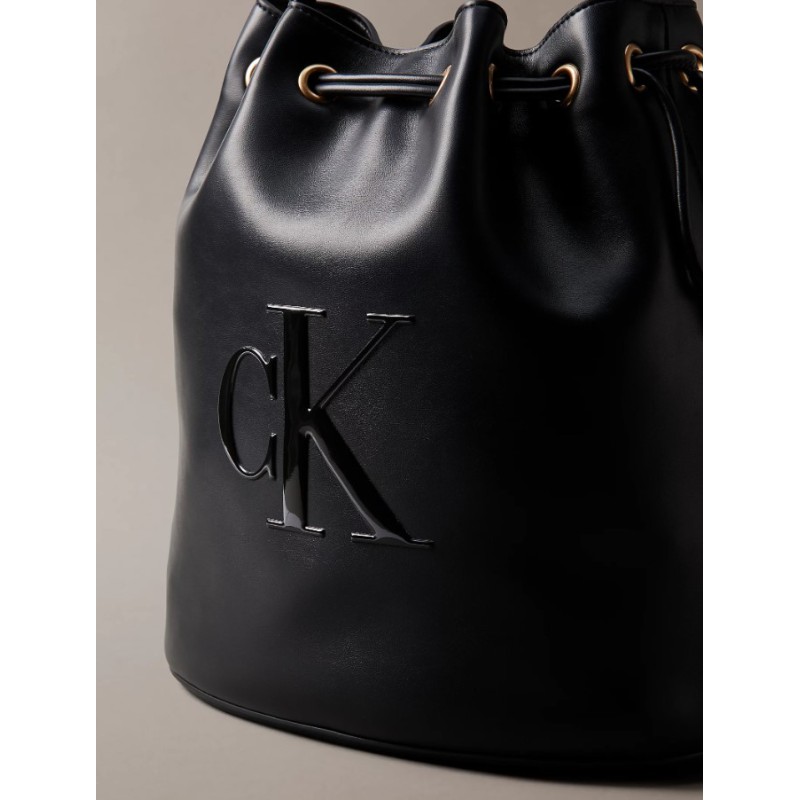 LV04F3232G UB1 RAISED CK LARGE BUCKET BAG