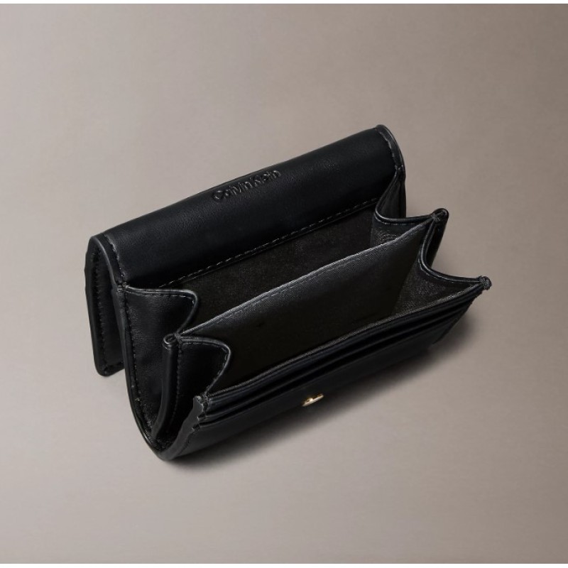 LV04F1047G UB1 RAISED CK MEDIUM BIFOLD