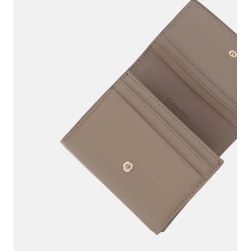 LV04F1047G VFU RAISED CK MEDIUM BIFOLD