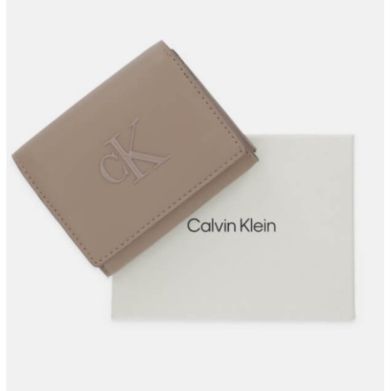 LV04F1047G VFU RAISED CK MEDIUM BIFOLD