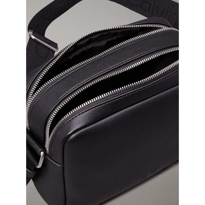 K60K612711 BEH OVER WEBBING CAMERA BAG21 PU