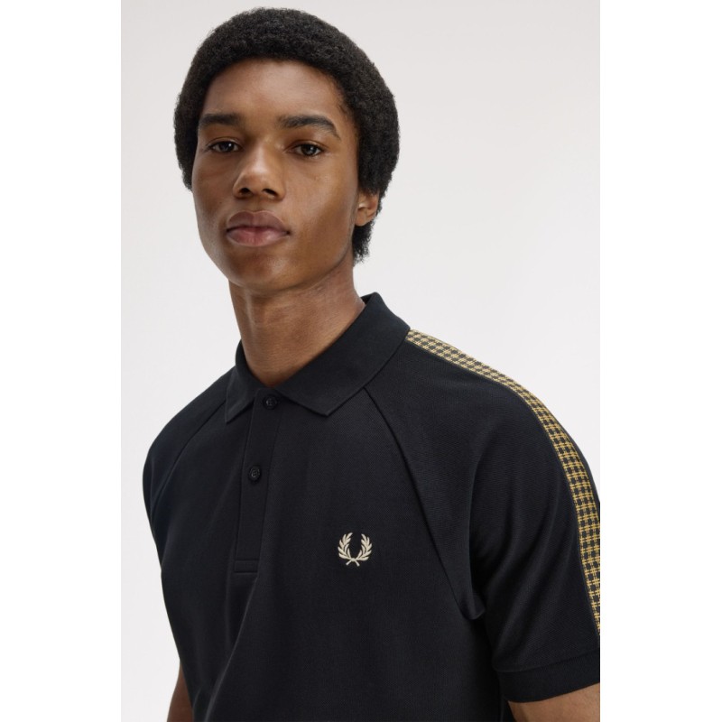 M2304 102 FRED PERRY POLO