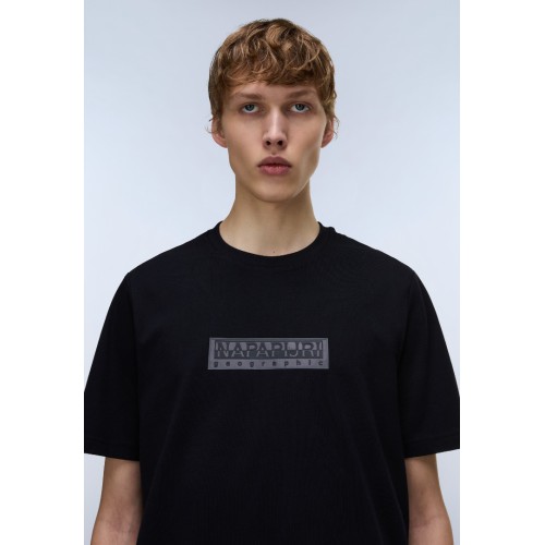 NP0A4IFL9411 S-BOX LOGO SS 1 BLACK BEAUTY