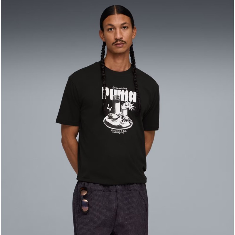 634432 01 GRAPHIC RELAXED BREAKFAST TEE