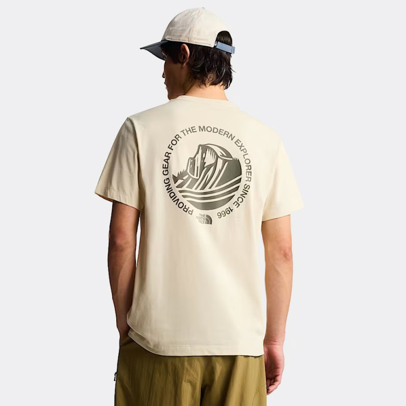 NF0A8GA7DOM1 M MONTE REGULAR SHORT SLEEVE TEE-GRAPHIC DESERT STONE