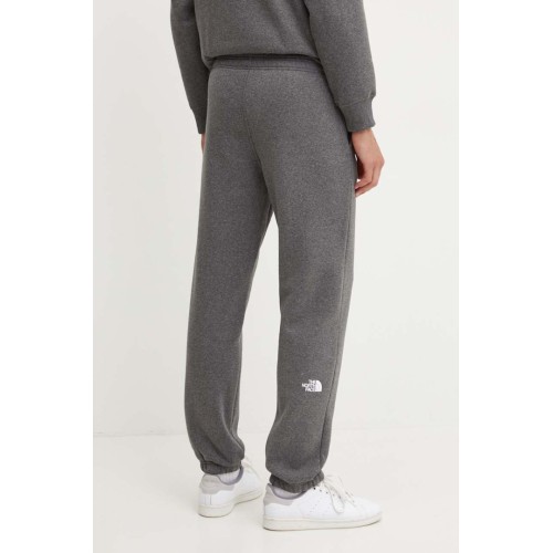 NF0A89DPDYY1 M PANT VARSITY GRAPHIC TNFMEDIUMGRYHTR