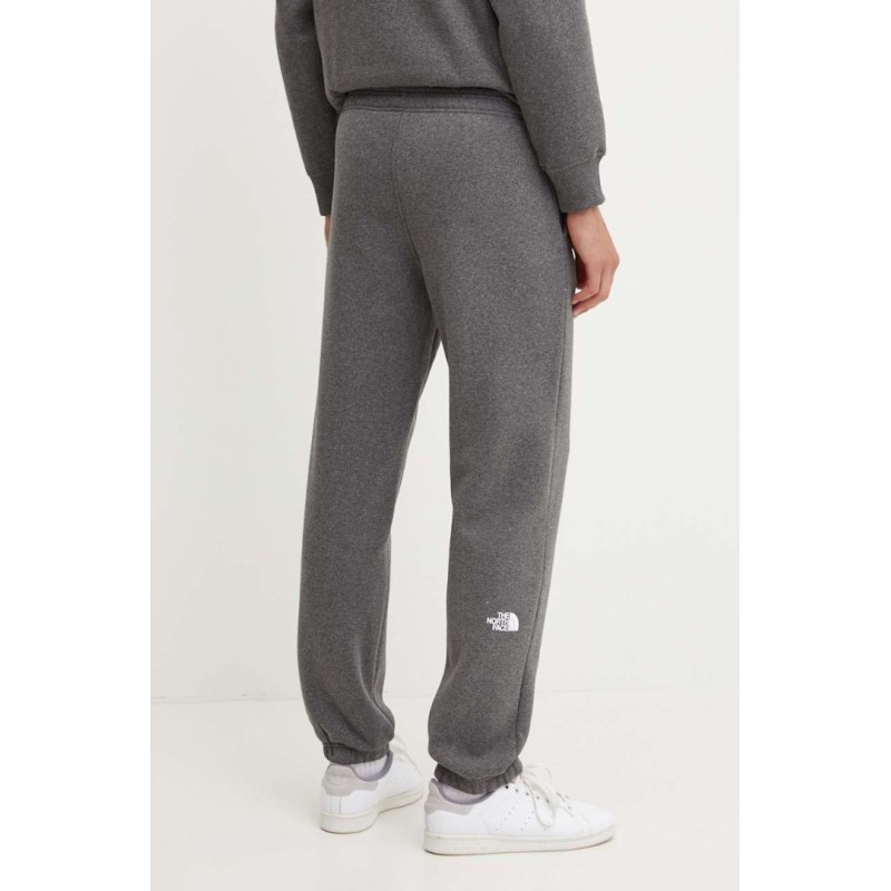 NF0A89DPDYY1 M PANT VARSITY GRAPHIC TNFMEDIUMGRYHTR