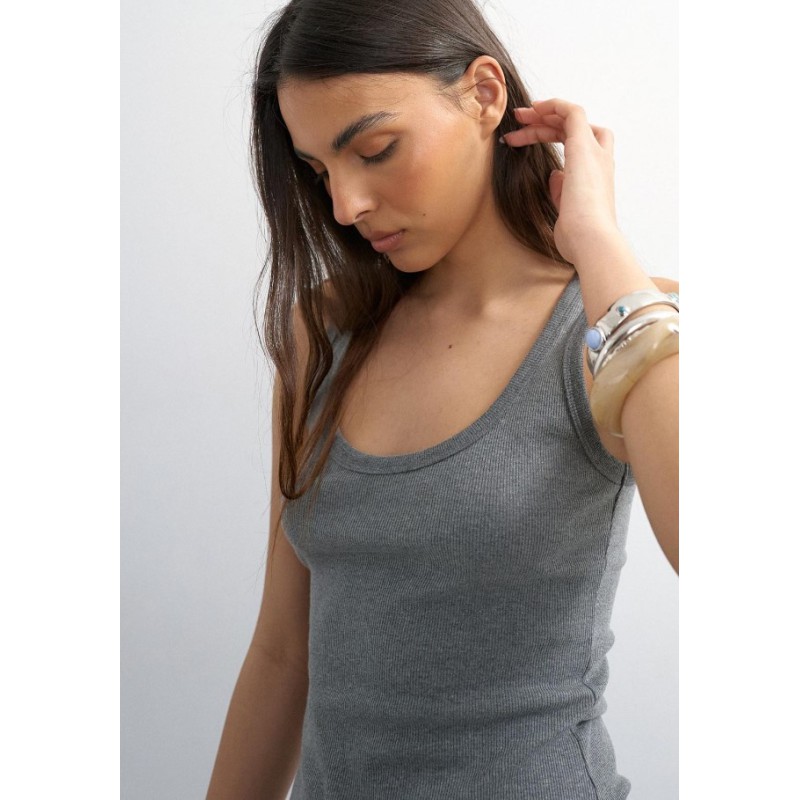 31001063 TSBRITT SL RIB SCOOP CURVE HEM VEST JRS